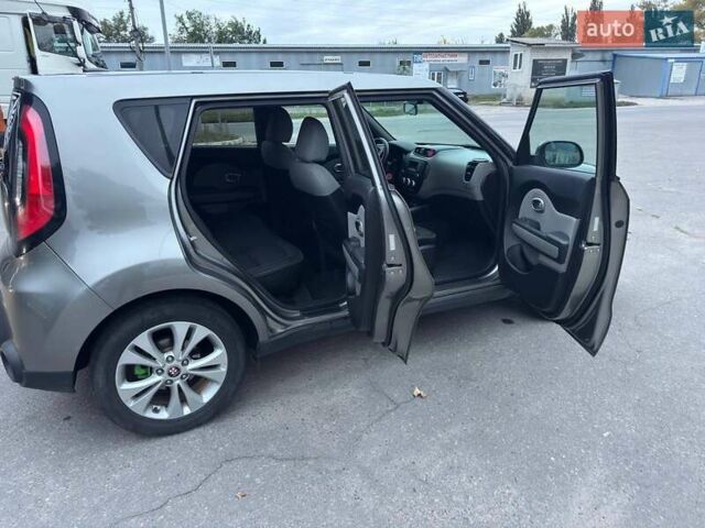 Серый Киа Soul, объемом двигателя 2 л и пробегом 240 тыс. км за 9800 $, фото 13 на Automoto.ua