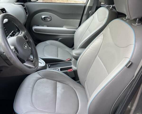 Серый Киа Soul, объемом двигателя 0 л и пробегом 95 тыс. км за 6800 $, фото 5 на Automoto.ua