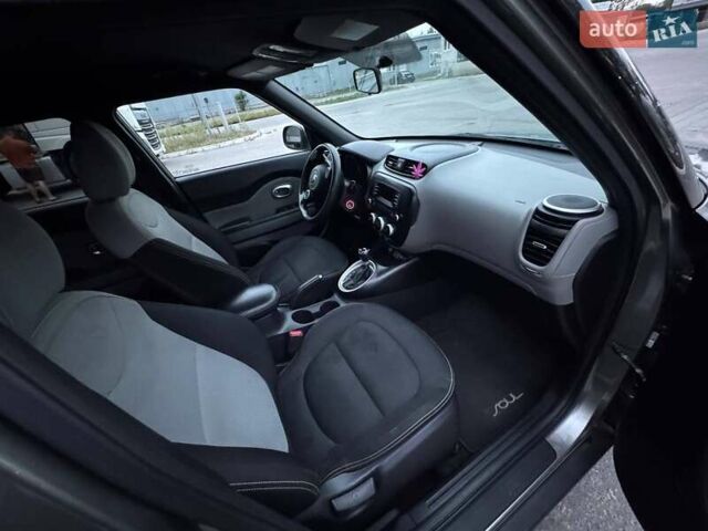 Серый Киа Soul, объемом двигателя 2 л и пробегом 240 тыс. км за 9800 $, фото 12 на Automoto.ua