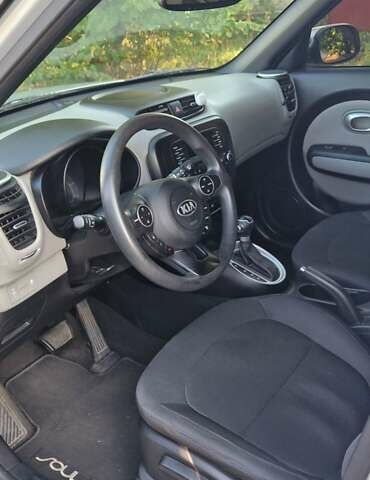 Серый Киа Soul, объемом двигателя 1.59 л и пробегом 138 тыс. км за 10500 $, фото 3 на Automoto.ua