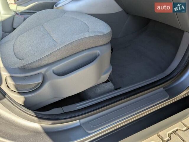 Сірий Кіа Soul, об'ємом двигуна 0 л та пробігом 165 тис. км за 5400 $, фото 48 на Automoto.ua