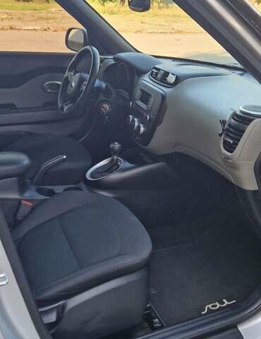 Серый Киа Soul, объемом двигателя 1.59 л и пробегом 138 тыс. км за 10500 $, фото 5 на Automoto.ua