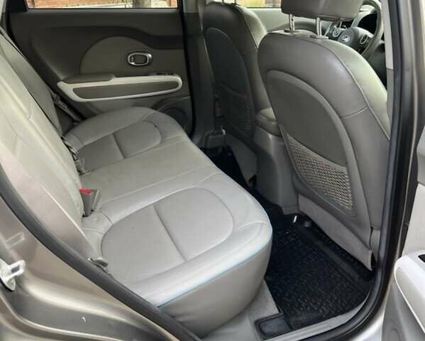 Серый Киа Soul, объемом двигателя 0 л и пробегом 98 тыс. км за 6850 $, фото 16 на Automoto.ua