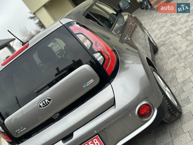 Сірий Кіа Soul, об'ємом двигуна 0 л та пробігом 81 тис. км за 7500 $, фото 16 на Automoto.ua