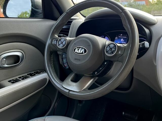 Серый Киа Soul, объемом двигателя 0 л и пробегом 90 тыс. км за 6999 $, фото 7 на Automoto.ua