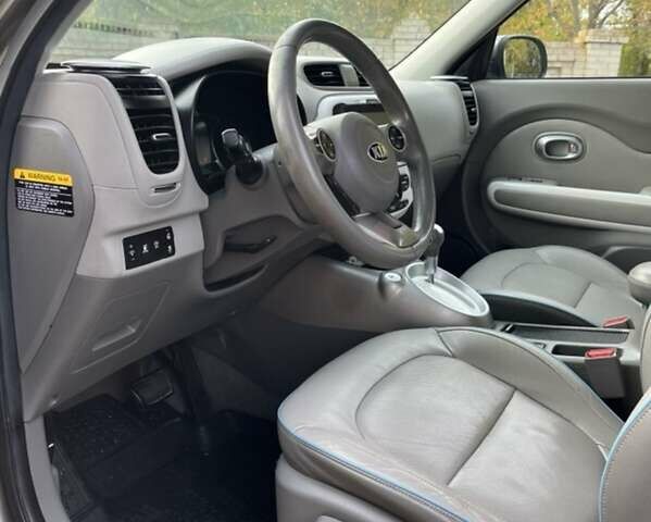 Серый Киа Soul, объемом двигателя 0 л и пробегом 98 тыс. км за 6850 $, фото 9 на Automoto.ua