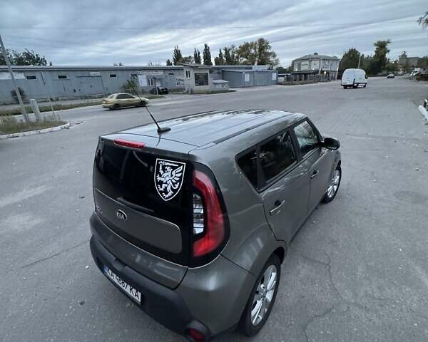 Серый Киа Soul, объемом двигателя 2 л и пробегом 240 тыс. км за 9800 $, фото 4 на Automoto.ua