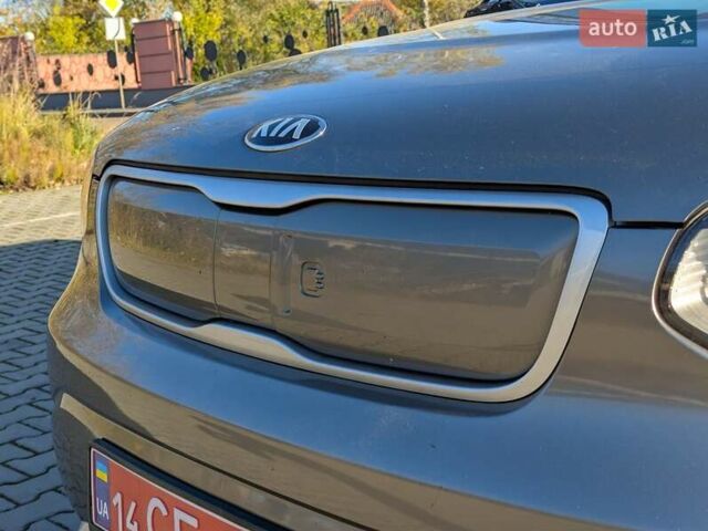 Сірий Кіа Soul, об'ємом двигуна 0 л та пробігом 165 тис. км за 5400 $, фото 31 на Automoto.ua