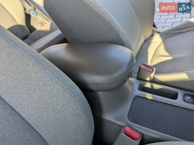 Сірий Кіа Soul, об'ємом двигуна 0 л та пробігом 165 тис. км за 5400 $, фото 46 на Automoto.ua