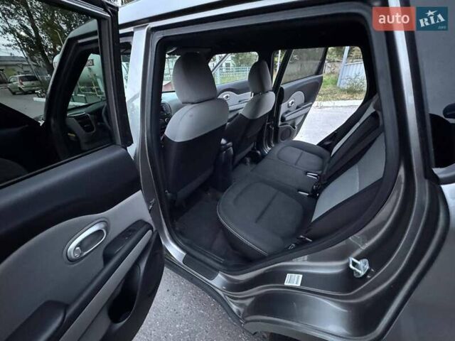 Серый Киа Soul, объемом двигателя 2 л и пробегом 240 тыс. км за 9800 $, фото 10 на Automoto.ua