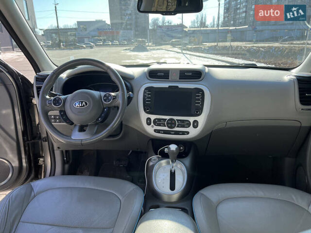 Сірий Кіа Soul, об'ємом двигуна 0 л та пробігом 112 тис. км за 7777 $, фото 14 на Automoto.ua