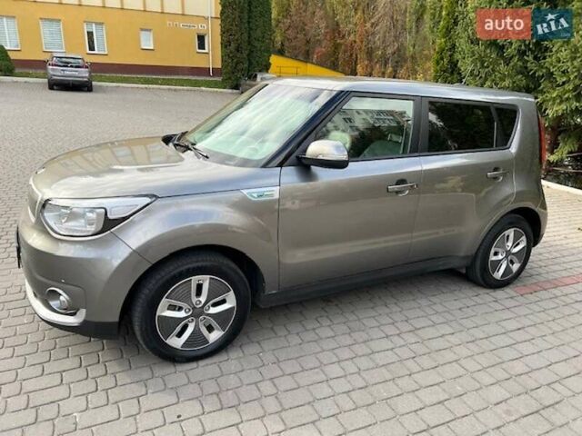 Киа Soul 2015 в Хмельницком на Automoto.ua Серый Киа Soul, объемом двигателя 0 л и пробегом 95 тыс. км за 6500 $, фото 18 на Automoto.ua