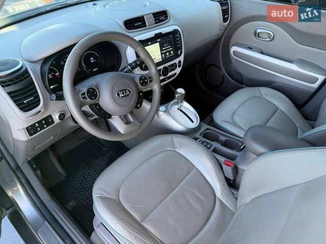 Серый Киа Soul, объемом двигателя 0 л и пробегом 145 тыс. км за 6000 $, фото 19 на Automoto.ua