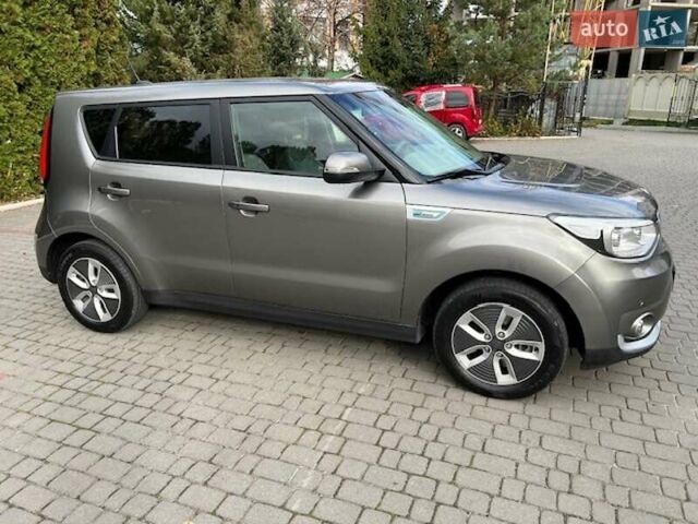 Киа Soul 2015 в Хмельницком на Automoto.ua Серый Киа Soul, объемом двигателя 0 л и пробегом 95 тыс. км за 6500 $, фото 5 на Automoto.ua