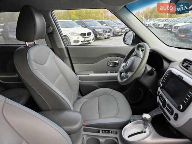 Сірий Кіа Soul, об'ємом двигуна 0 л та пробігом 114 тис. км за 6500 $, фото 29 на Automoto.ua