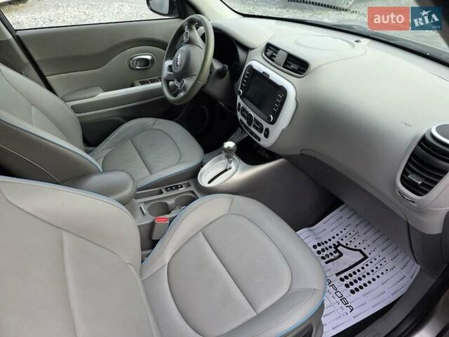 Сірий Кіа Soul, об'ємом двигуна 0 л та пробігом 114 тис. км за 6500 $, фото 28 на Automoto.ua