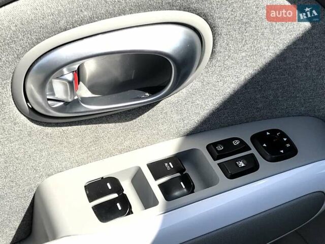 Серый Киа Soul, объемом двигателя 0 л и пробегом 100 тыс. км за 6400 $, фото 19 на Automoto.ua