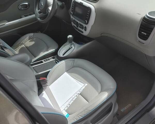 Сірий Кіа Soul, об'ємом двигуна 0 л та пробігом 120 тис. км за 7500 $, фото 6 на Automoto.ua