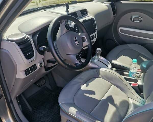Серый Киа Soul, объемом двигателя 0 л и пробегом 123 тыс. км за 5500 $, фото 6 на Automoto.ua