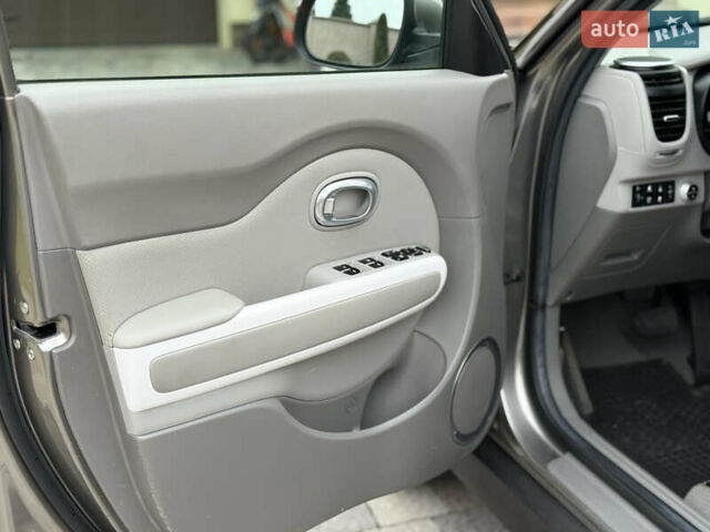 Серый Киа Soul, объемом двигателя 0 л и пробегом 111 тыс. км за 7100 $, фото 14 на Automoto.ua