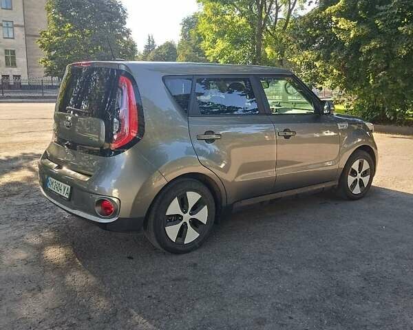 Серый Киа Soul, объемом двигателя 0 л и пробегом 128 тыс. км за 8000 $, фото 1 на Automoto.ua