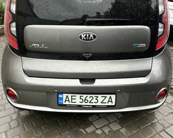 Сірий Кіа Soul, об'ємом двигуна 0 л та пробігом 143 тис. км за 7600 $, фото 2 на Automoto.ua