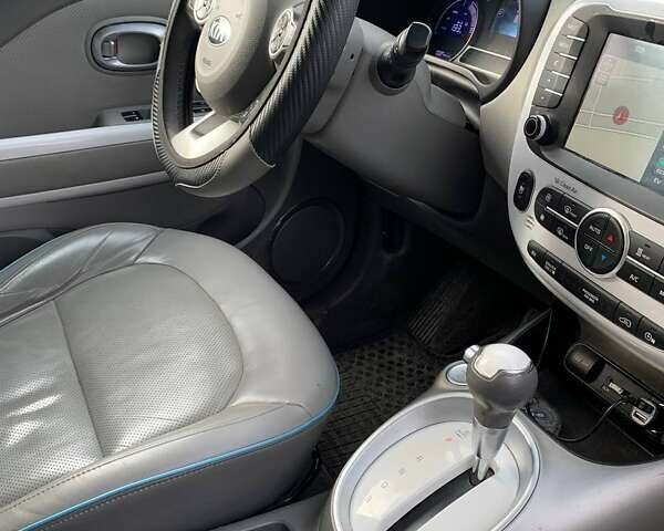 Серый Киа Soul, объемом двигателя 0.08 л и пробегом 135 тыс. км за 6999 $, фото 4 на Automoto.ua