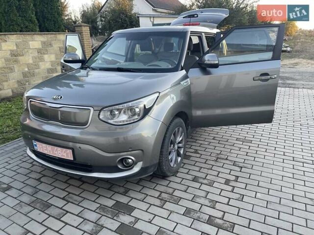 Сірий Кіа Soul, об'ємом двигуна 0 л та пробігом 100 тис. км за 6200 $, фото 12 на Automoto.ua