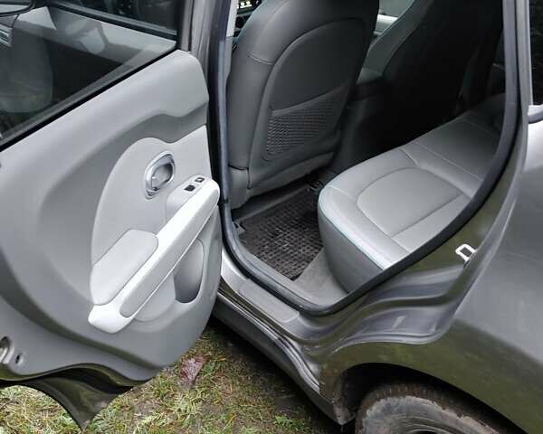 Серый Киа Soul, объемом двигателя 0 л и пробегом 130 тыс. км за 5500 $, фото 6 на Automoto.ua