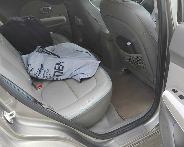 Сірий Кіа Soul, об'ємом двигуна 0 л та пробігом 120 тис. км за 7500 $, фото 5 на Automoto.ua