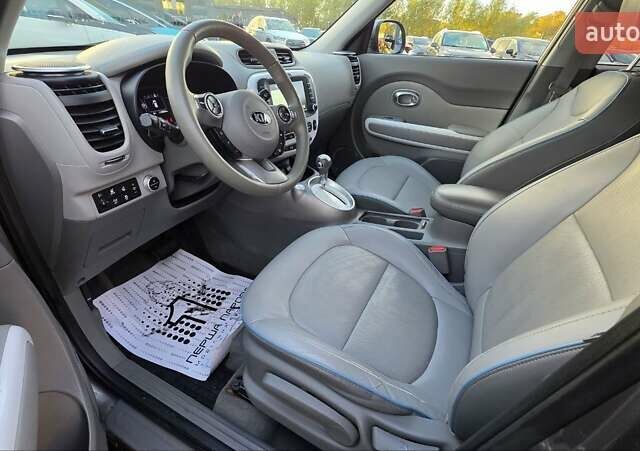 Сірий Кіа Soul, об'ємом двигуна 0 л та пробігом 114 тис. км за 6500 $, фото 18 на Automoto.ua