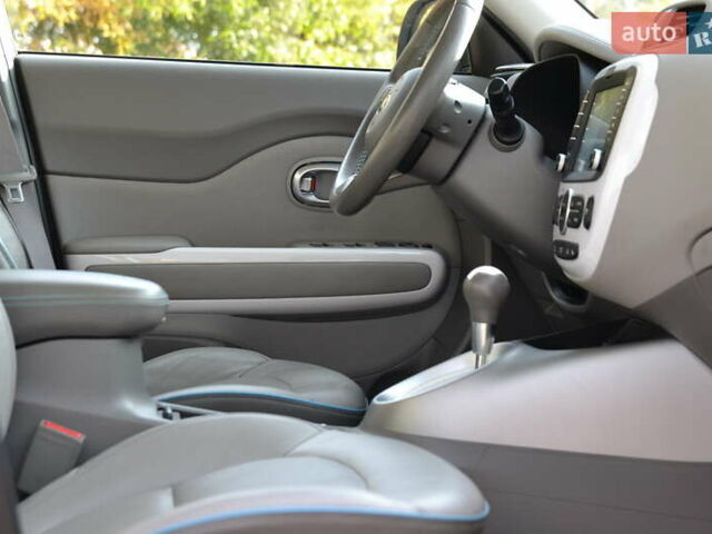 Сірий Кіа Soul, об'ємом двигуна 0 л та пробігом 148 тис. км за 5800 $, фото 25 на Automoto.ua