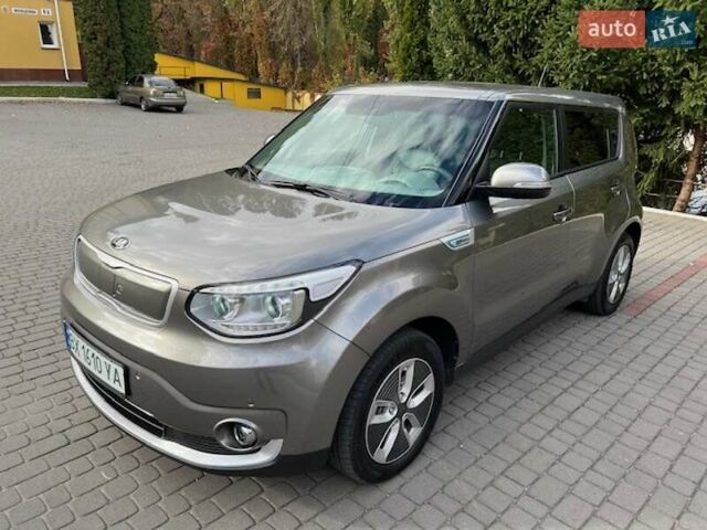 Киа Soul 2015 в Хмельницком на Automoto.ua Серый Киа Soul, объемом двигателя 0 л и пробегом 95 тыс. км за 6500 $, фото 19 на Automoto.ua