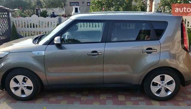 Серый Киа Soul, объемом двигателя 0 л и пробегом 92 тыс. км за 8000 $, фото 1 на Automoto.ua