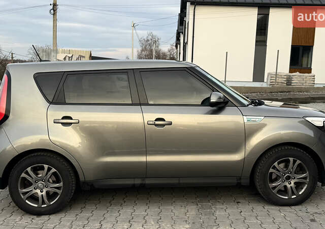 Серый Киа Soul, объемом двигателя 0 л и пробегом 185 тыс. км за 9700 $, фото 4 на Automoto.ua