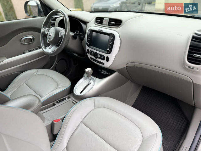 Серый Киа Soul, объемом двигателя 0 л и пробегом 111 тыс. км за 7100 $, фото 23 на Automoto.ua