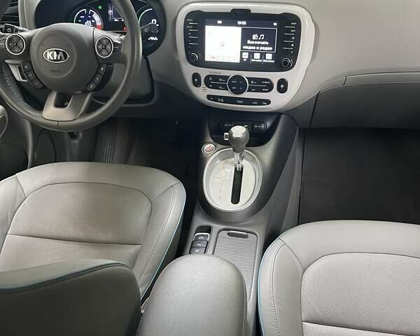 Серый Киа Soul, объемом двигателя 0 л и пробегом 35 тыс. км за 9500 $, фото 21 на Automoto.ua