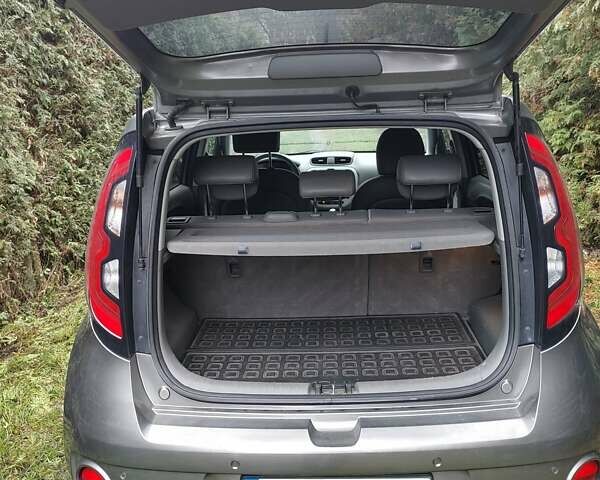Серый Киа Soul, объемом двигателя 0 л и пробегом 130 тыс. км за 5500 $, фото 4 на Automoto.ua