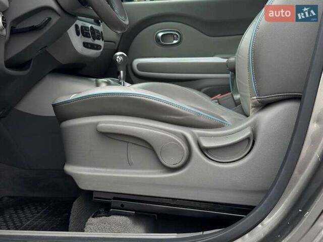Серый Киа Soul, объемом двигателя 0 л и пробегом 123 тыс. км за 6950 $, фото 26 на Automoto.ua