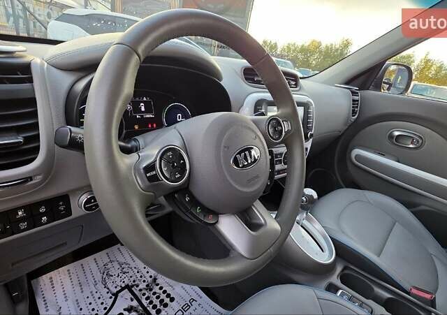 Сірий Кіа Soul, об'ємом двигуна 0 л та пробігом 114 тис. км за 6500 $, фото 16 на Automoto.ua