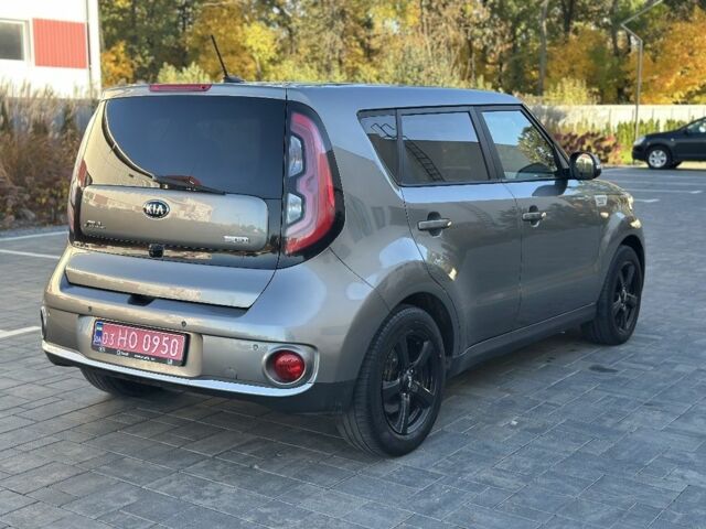 Сірий Кіа Soul, об'ємом двигуна 0 л та пробігом 160 тис. км за 9700 $, фото 12 на Automoto.ua