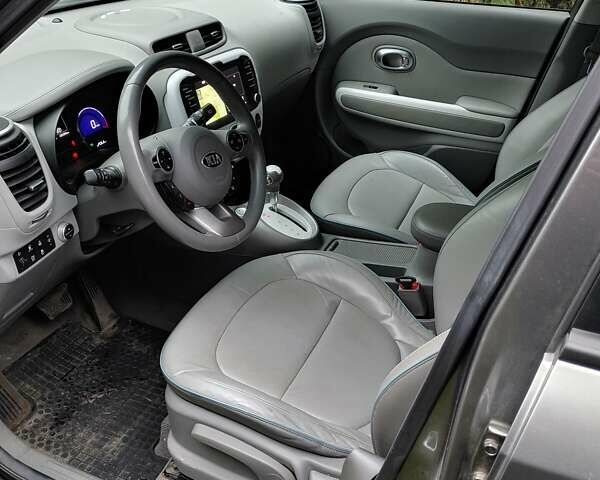 Серый Киа Soul, объемом двигателя 0 л и пробегом 130 тыс. км за 5500 $, фото 5 на Automoto.ua