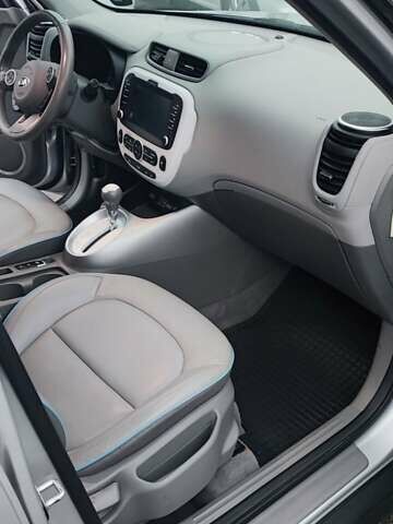 Серый Киа Soul, объемом двигателя 0 л и пробегом 84 тыс. км за 7500 $, фото 24 на Automoto.ua