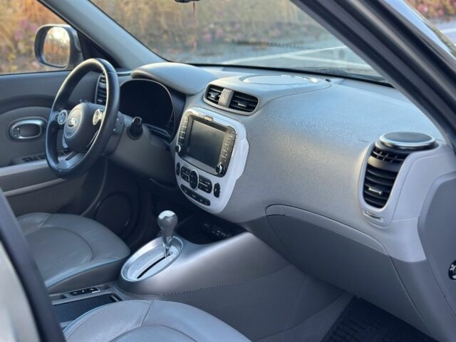 Серый Киа Soul, объемом двигателя 0 л и пробегом 160 тыс. км за 9600 $, фото 11 на Automoto.ua