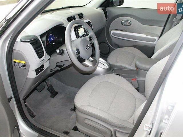 Серый Киа Soul, объемом двигателя 0 л и пробегом 128 тыс. км за 8000 $, фото 9 на Automoto.ua