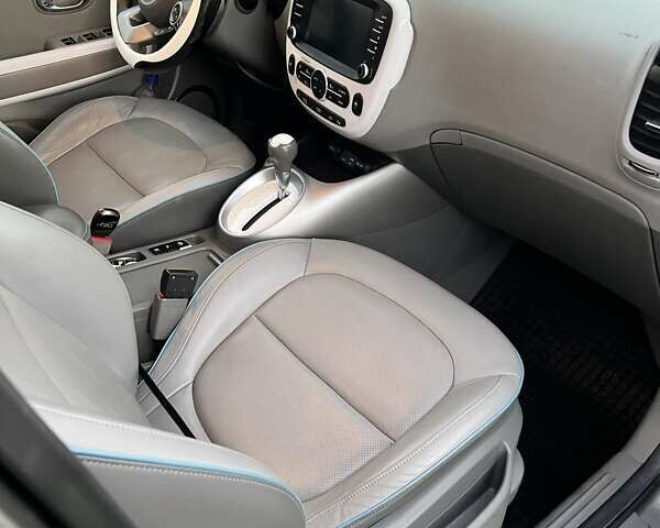 Серый Киа Soul, объемом двигателя 0 л и пробегом 111 тыс. км за 6700 $, фото 11 на Automoto.ua