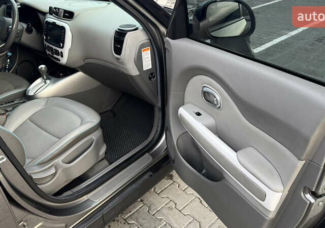 Серый Киа Soul, объемом двигателя 0 л и пробегом 185 тыс. км за 9700 $, фото 19 на Automoto.ua