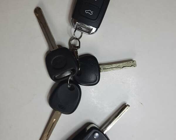 Серый Киа Soul, объемом двигателя 1.59 л и пробегом 257 тыс. км за 7800 $, фото 4 на Automoto.ua