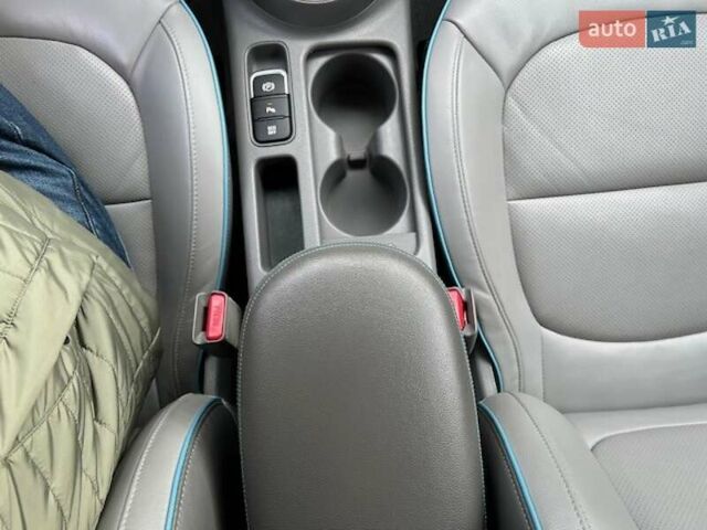 Киа Soul 2015 в Хмельницком на Automoto.ua Серый Киа Soul, объемом двигателя 0 л и пробегом 95 тыс. км за 6500 $, фото 35 на Automoto.ua