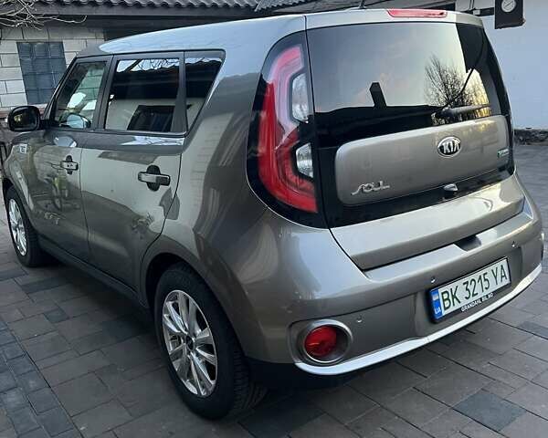 Серый Киа Soul, объемом двигателя 0 л и пробегом 111 тыс. км за 6700 $, фото 3 на Automoto.ua